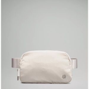 🤍Lululemon Everywhere Belt Bag-White Opal